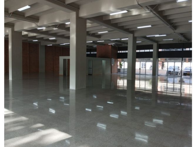 Local en arriendo en Cristo Rey, Medellín, 581 m² · foto 6 de 9