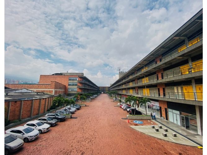 Local en arriendo en Cristo Rey, Medellín, 581 m² · foto 8 de 9