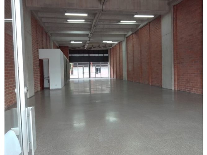 Local en arriendo en Cristo Rey, Medellín, 200 m² · foto 2 de 13