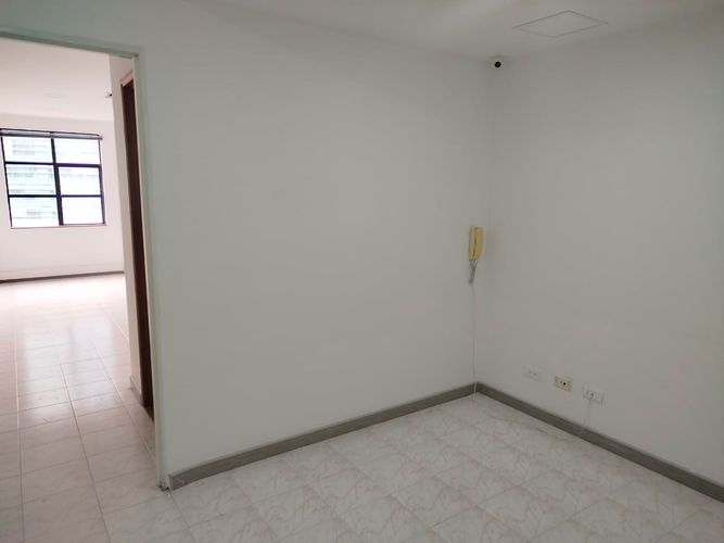 Oficina en arriendo en Patio Bonito, Medellín, 35 m² · foto 6 de 13