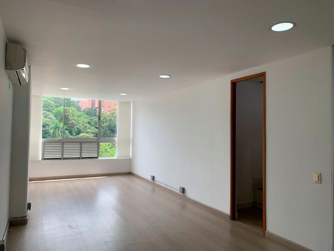 Oficina en arriendo en El Poblado, Medellín, 32 m² · foto 3 de 8