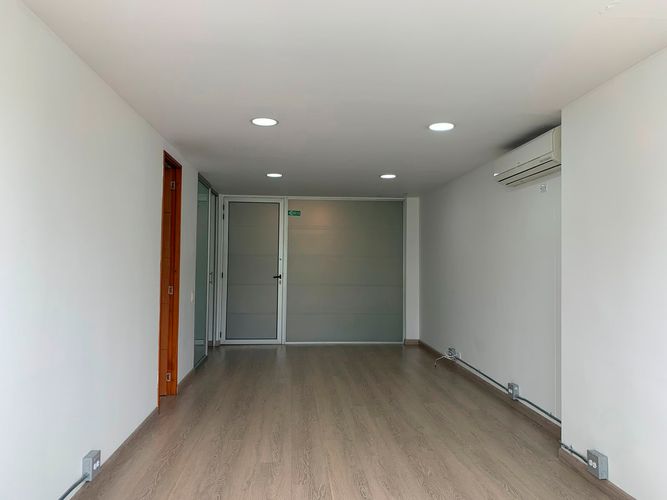 Oficina en arriendo en El Poblado, Medellín, 32 m² · foto 4 de 8