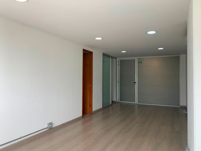 Oficina en arriendo en El Poblado, Medellín, 32 m² · foto 6 de 8