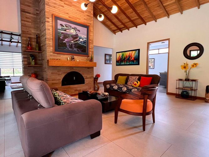 Casa de 3 alcobas en venta en La Ceja, 432 m² · foto 4 de 19