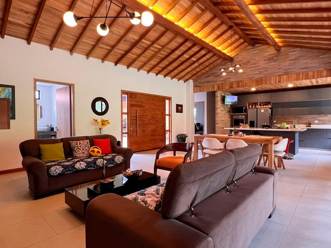 Casa de 3 alcobas en venta en La Ceja, 432 m² · foto 7 de 19
