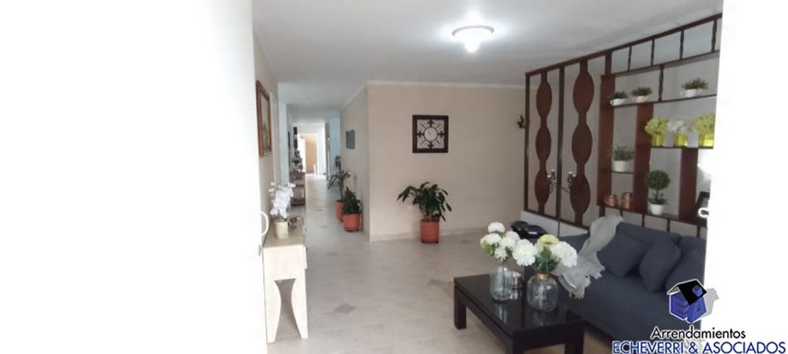 Casa de 6 alcobas en venta en La Magnolia, Envigado, 324 m² · foto 2 de 24
