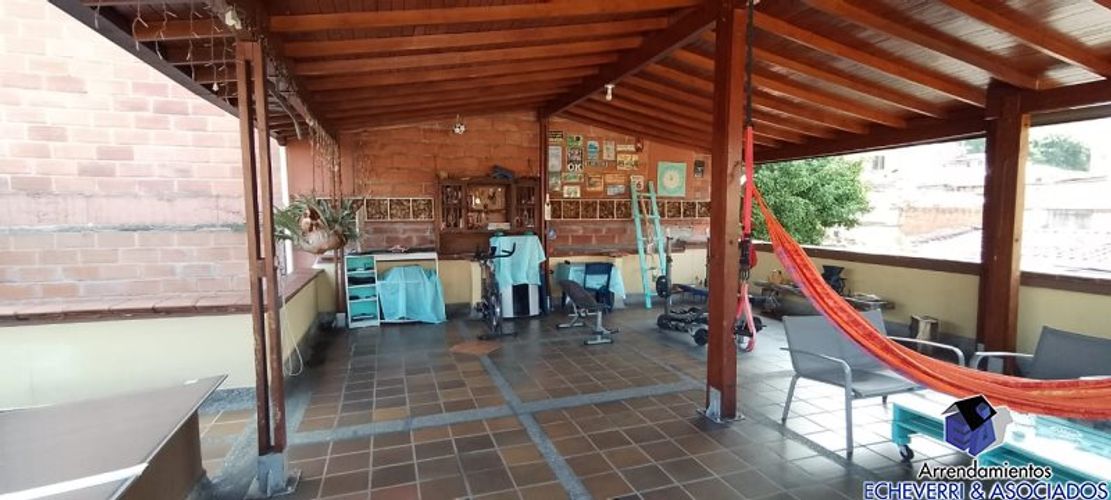 Casa de 6 alcobas en venta en La Magnolia, Envigado, 324 m² · foto 5 de 24