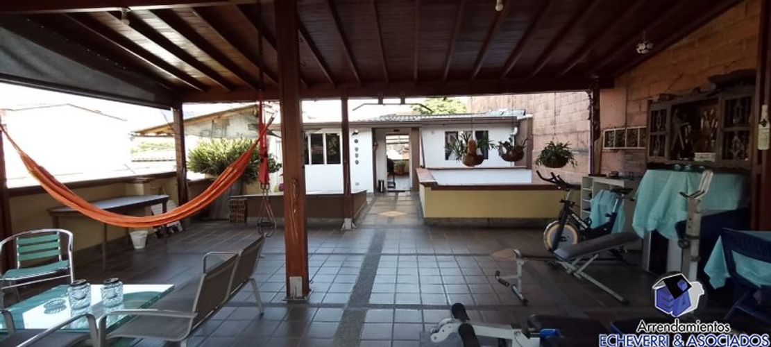 Casa de 6 alcobas en venta en La Magnolia, Envigado, 324 m² · foto 8 de 24