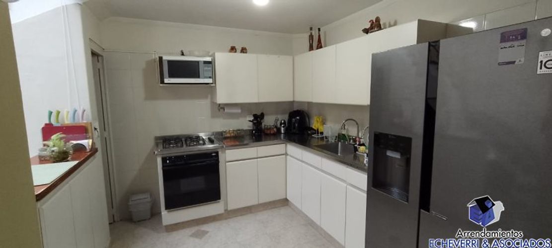 Casa de 6 alcobas en venta en La Magnolia, Envigado, 324 m² · foto 19 de 24