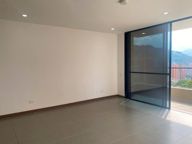 Apartamento de 3 alcobas en arriendo en Loma Del Escobero, Envigado, 93 m² · foto 3 de 16