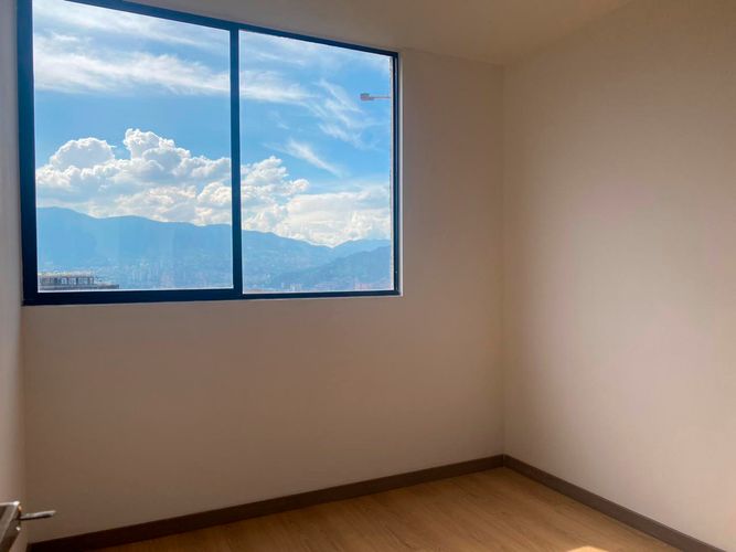 Apartamento de 3 alcobas en arriendo en Loma Del Escobero, Envigado, 93 m² · foto 4 de 16