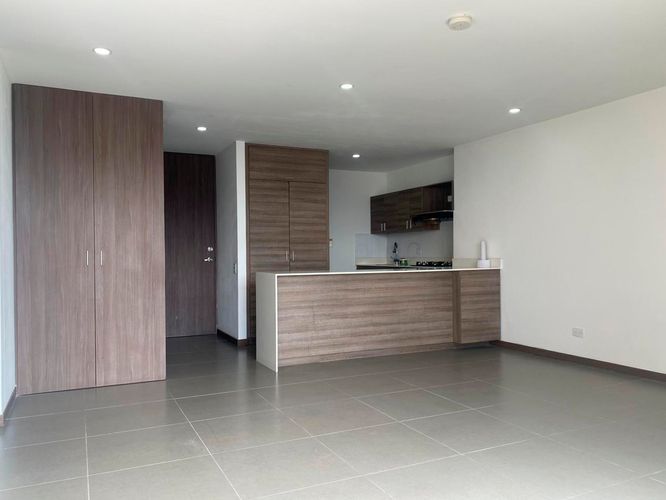 Apartamento de 3 alcobas en arriendo en Loma Del Escobero, Envigado, 93 m² · foto 5 de 16