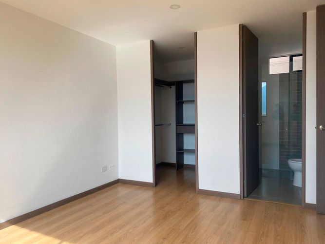 Apartamento de 3 alcobas en arriendo en Loma Del Escobero, Envigado, 93 m² · foto 6 de 16
