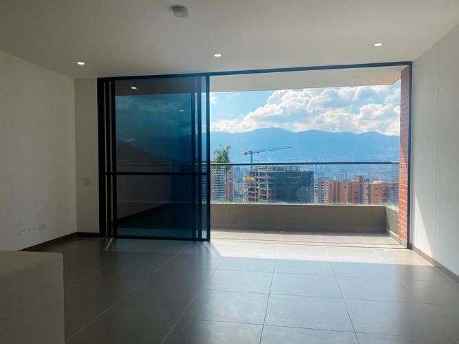 Apartamento de 3 alcobas en arriendo en Loma Del Escobero, Envigado, 93 m² · foto 2 de 16