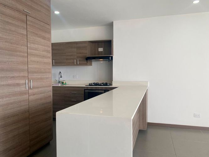 Apartamento de 3 alcobas en arriendo en Loma Del Escobero, Envigado, 93 m² · foto 11 de 16