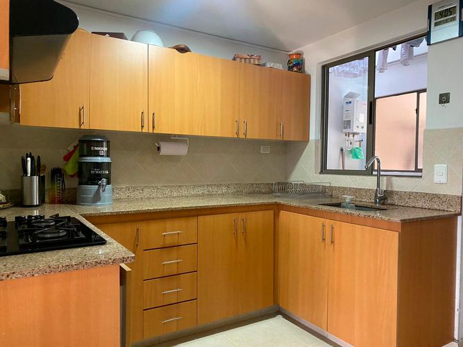 Casa de 3 alcobas en venta en Loma Benedictinos, Envigado, 220 m² · foto 4 de 19
