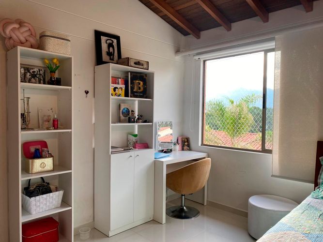 Casa de 3 alcobas en venta en Loma Benedictinos, Envigado, 220 m² · foto 6 de 19