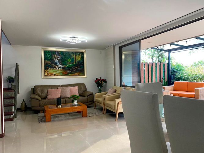 Casa de 3 alcobas en venta en Loma Benedictinos, Envigado, 220 m² · foto 11 de 19