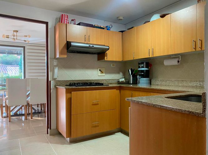Casa de 3 alcobas en venta en Loma Benedictinos, Envigado, 220 m² · foto 14 de 19