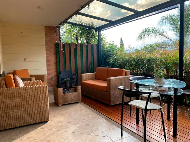 Casa de 3 alcobas en venta en Loma Benedictinos, Envigado, 220 m² · foto 16 de 19
