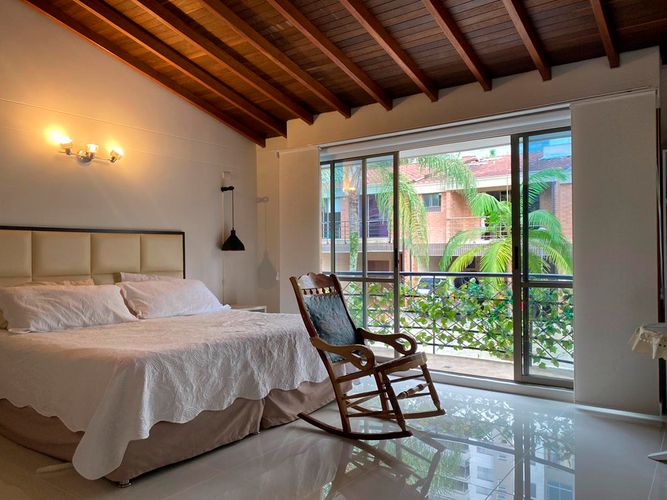 Casa de 3 alcobas en venta en Loma Benedictinos, Envigado, 220 m² · foto 18 de 19