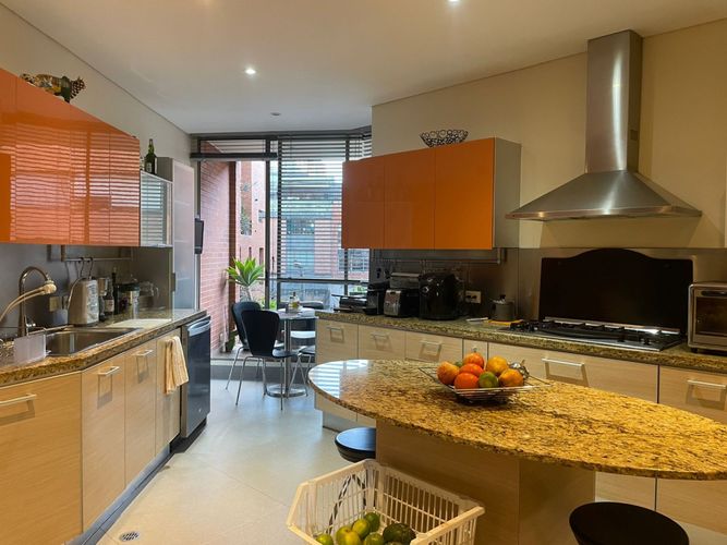 Apartamento de 3 alcobas en arriendo en Chicó Reservado, Bogotá, 206 m² · foto 7 de 24