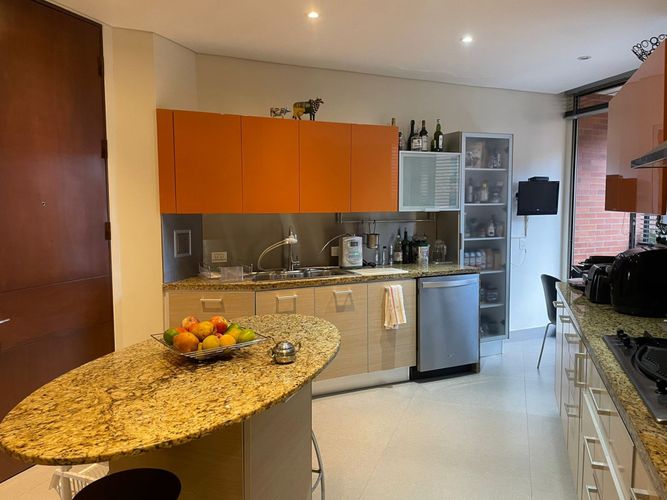Apartamento de 3 alcobas en arriendo en Chicó Reservado, Bogotá, 206 m² · foto 9 de 24