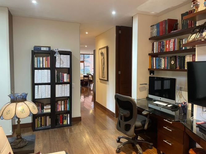 Apartamento de 3 alcobas en arriendo en Chicó Reservado, Bogotá, 206 m² · foto 10 de 24