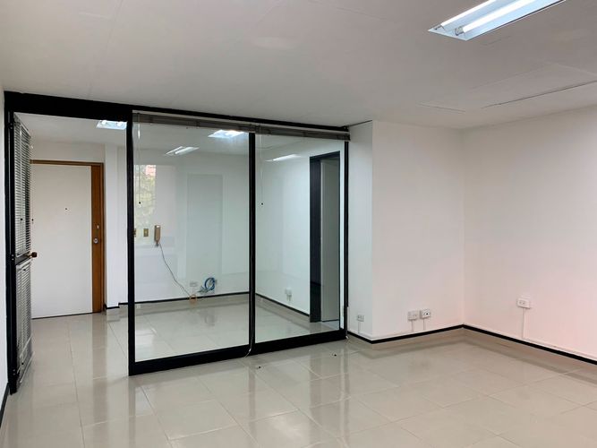Oficina en arriendo en El Poblado, Medellín, 40 m² · foto 4 de 10