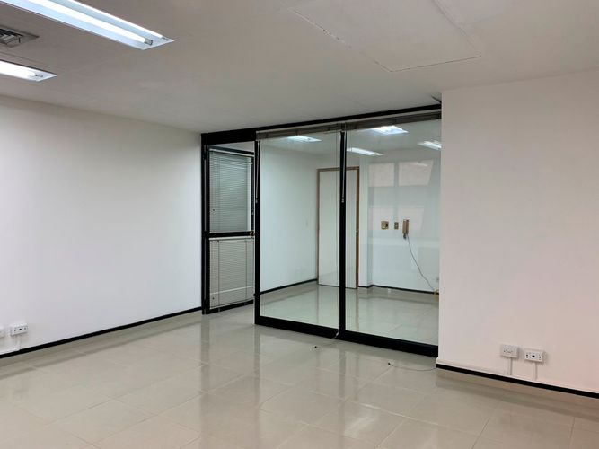 Oficina en arriendo en El Poblado, Medellín, 40 m² · foto 5 de 10