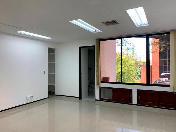 Oficina en arriendo en El Poblado, Medellín, 40 m² · foto 7 de 10