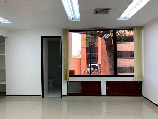 Oficina en arriendo en El Poblado, Medellín, 40 m² · foto 9 de 10