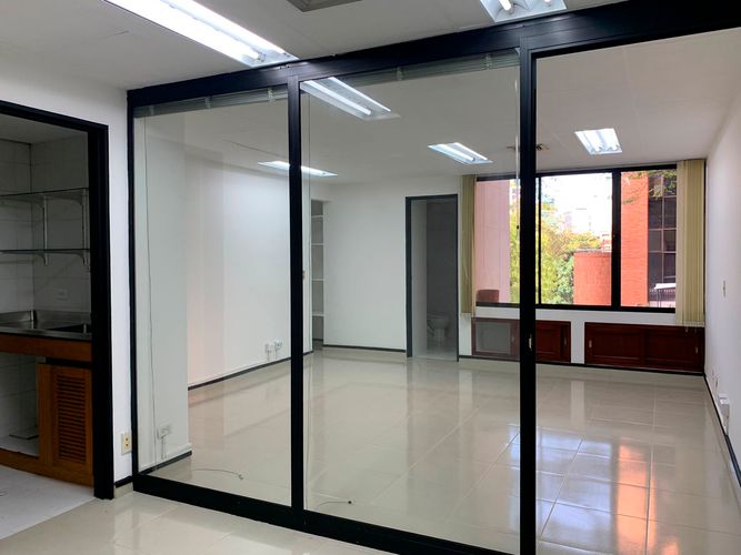 Oficina en arriendo en El Poblado, Medellín, 40 m² · foto 10 de 10