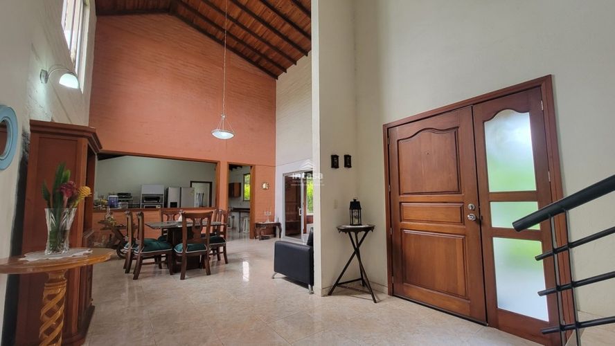 Casa de 5 alcobas en venta en Ciudad Country, Jamundí, 400 m² · foto 4 de 24