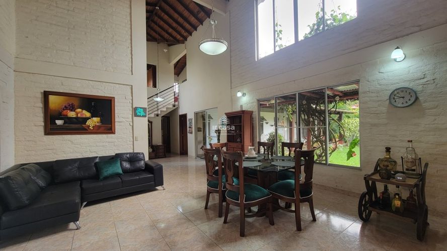 Casa de 5 alcobas en venta en Ciudad Country, Jamundí, 400 m² · foto 3 de 24