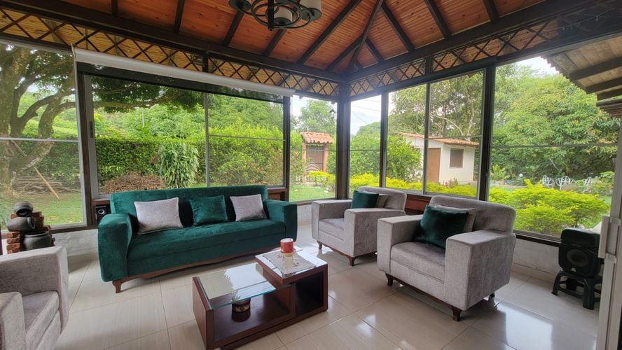 Casa de 5 alcobas en venta en Ciudad Country, Jamundí, 400 m² · foto 2 de 24