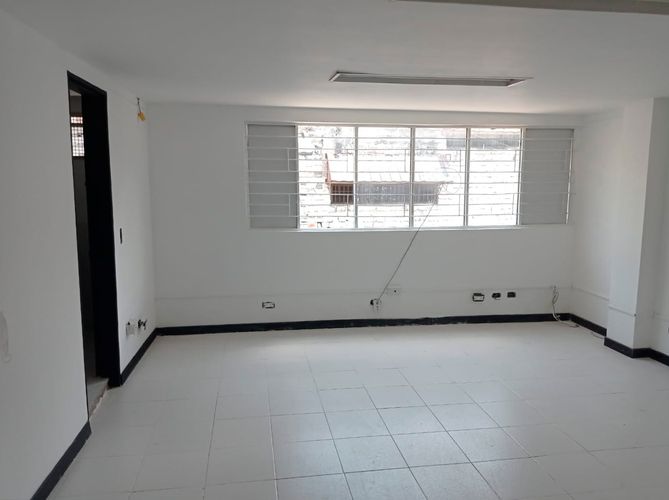 Bodega en arriendo en El Poblado, Medellín, 1000 m² · foto 15 de 17