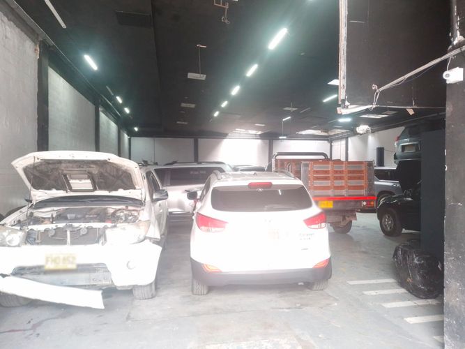 Bodega en arriendo en El Poblado, Medellín, 500 m² · foto 2 de 8