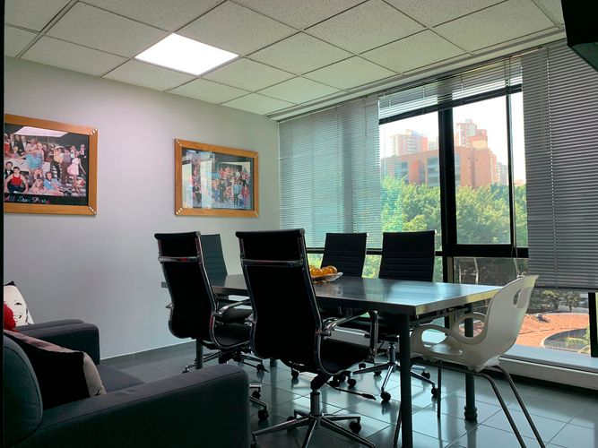Oficina en arriendo en La Aguacatala, Medellín, 130 m² · foto 5 de 12