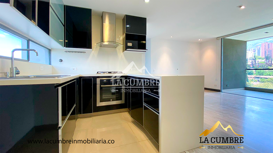 Apartamento de 2 alcobas en arriendo en Los Balsos, Medellín, 100 m² · foto 3 de 10