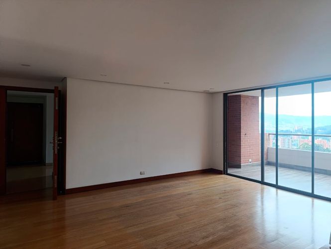 Apartamento de 2 alcobas en arriendo en La Calera, Medellín, 180 m² · foto 2 de 20