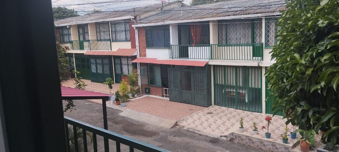Casa de 4 alcobas en venta en San Martin, Ibagué, 72 m² · foto 2 de 20