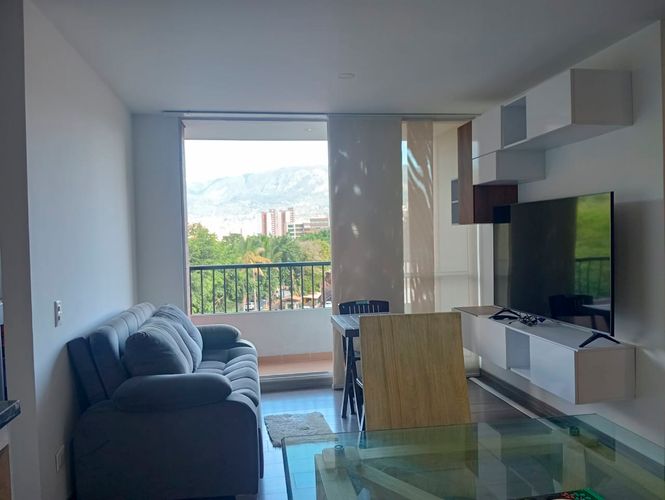 Apartamento de 3 alcobas en arriendo en Laureles, Medellín, 78 m² · foto 2 de 18