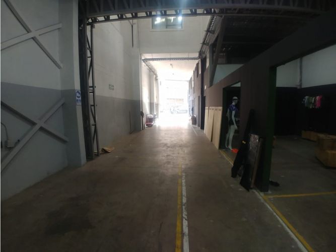 Bodega en venta en La Magnolia, Envigado, 1317 m² · foto 2 de 16