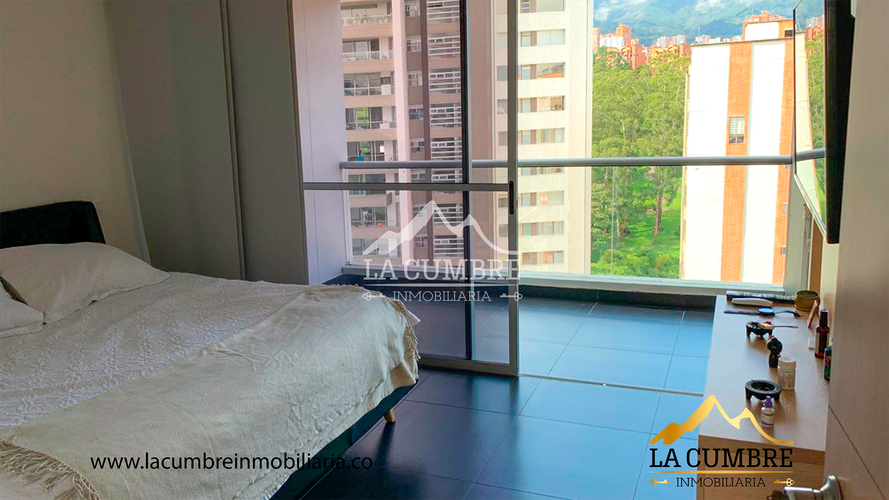 Apartamento de 2 alcobas en arriendo en Los Balsos, Medellín, 90 m² · foto 3 de 7