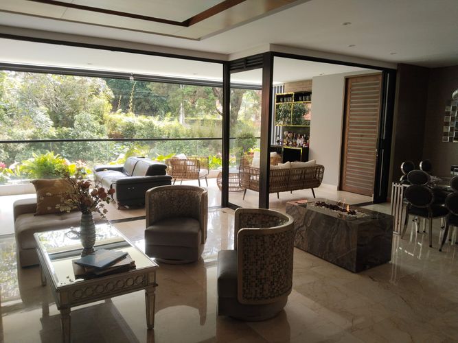 Apartamento de 3 alcobas en venta en La Calera, Medellín, 234 m² · foto 2 de 11