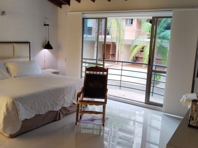 Casa de 3 alcobas en venta en Loma Benedictinos, Envigado, 220 m² · foto 6 de 10