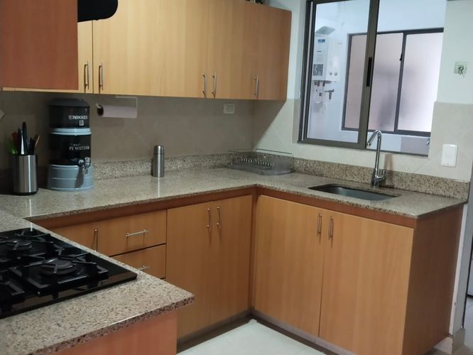 Casa de 3 alcobas en venta en Loma Benedictinos, Envigado, 220 m² · foto 7 de 10
