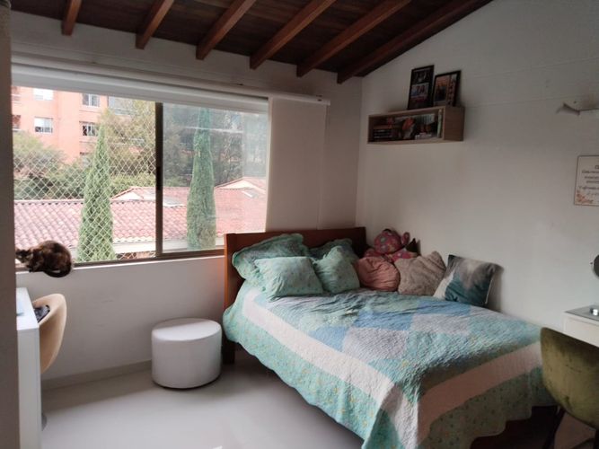 Casa de 3 alcobas en venta en Loma Benedictinos, Envigado, 220 m² · foto 8 de 10