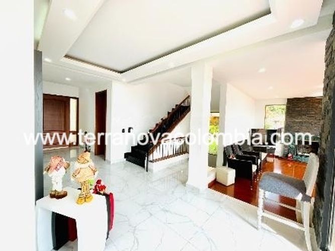 Casa de 4 alcobas en venta en Sotileza, Bogotá, 380 m² · foto 2 de 20